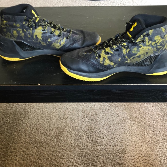 Curry 3 Black and Yellow - Picture 4 of 6